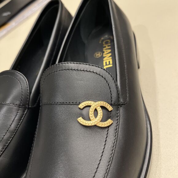 Chanel Moccasins 41 Fall-Winter 2024/25 Pre Collection Black Calfskin $1425 READ - Picture 2 of 9
